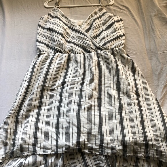 Gray and white striped, high to low dress - Picture 4 of 8